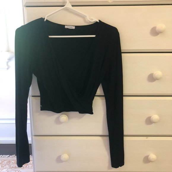 Small Black Cropped V-Neck Long Sleeve by TOBI - Picture 2 of 4